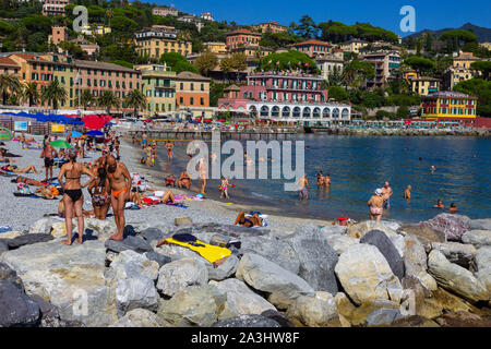 Santa Margherita Ligure, Italien - 13 September, 2019: Die Leute am Strand von Santa Margherita Ligure Stockfoto