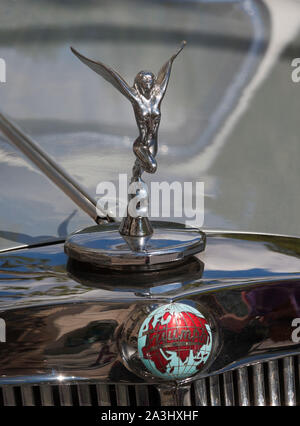 Triumph Vitesse Emblem und Motorhaube Stockfoto
