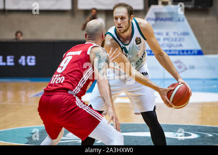 Desio, Italien. 07 Okt, 2019. Andrea La Torre (Acqua S. Bernardo Cantu') während Legabasket Serie A Basketball match Acqua S. Bernardo Pallacanestro Cantu' vs Grissin Bon Reggio Emilia. Host-Team gewann ein Spiel nie in Diskussion mit der Kerbe von 75-92 in Desio, Pala Banco Desio, Italien, 6. Oktober 2019. (Foto von Matteo Cogliati/Pacific Press) Quelle: Pacific Press Agency/Alamy leben Nachrichten Stockfoto