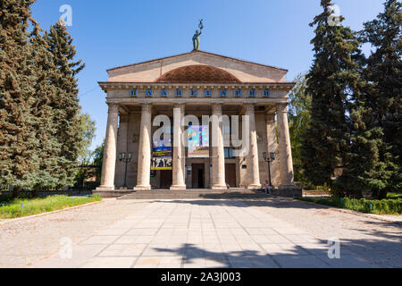 Wolgograd, Russland - 26. August 2019: Das Gebäude der Wolgograd Planetarium, Vorderansicht Stockfoto