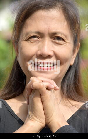 Eine Minderheit Frauenanteil im Gebet Stockfoto