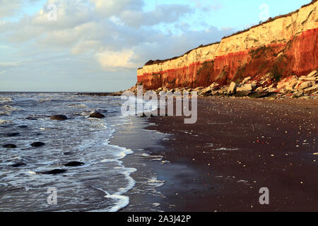 Old Hunstanton, gestreifte Felsen, Strand, Wash, Nordsee, Norfolk, England, Grossbritannien, Kreide, carstone Stockfoto