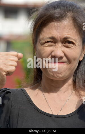 Eine wütende Frau Senior Großmutter Stockfoto