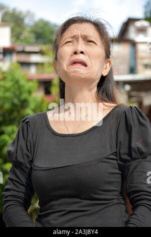 Ein Tränenreiches weibliche Senior Großmutter Stockfoto