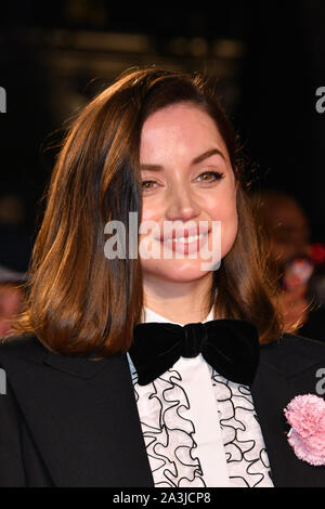 London, Großbritannien. 8. Okt 2019. Ana De Armas besucht Messer aus Premiere, eine moderne whodunnit Krimi, bei Odoen Luxe Leicester Square, London, London, Großbritannien - 8. Oktober 2019 Credit: Nils Jorgensen/Alamy leben Nachrichten Stockfoto