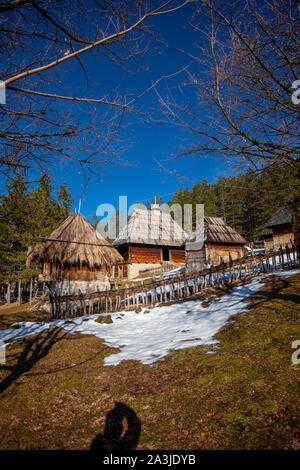 Authentische serbischen Dorf Sirogojno, Berg Zlatibor, Serbien Stockfoto