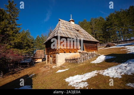 Authentische serbischen Dorf Sirogojno, Berg Zlatibor, Serbien Stockfoto