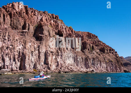 Eine öko-touristischen Kajaks um Isla Espiritu Santo Biosphärenreservat, Baja California, Mexiko. Stockfoto