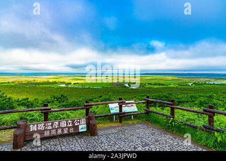 Hosooka Observation Deck in Kushiro Shitsugen National Park im Sommer Tag. Das größte Feuchtgebiet in Japan. Der Park ist bekannt für seine Feuchtgebiete Ökosysteme Stockfoto