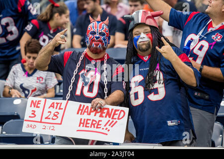 Houston, TX, USA. 6. Okt, 2019. Houston Texans Fans vor einem NFL Football Spiel zwischen der Houston Texans und die Atlanta Falcons an NRG Stadion in Houston, TX. Die Texaner gewannen das Spiel 53 zu 32. Trask Smith/CSM/Alamy leben Nachrichten Stockfoto