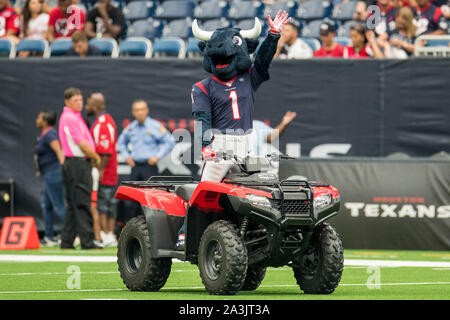 Houston, TX, USA. 6. Okt, 2019. Houston Texans Maskottchen Toro vor einem NFL Football Spiel zwischen der Houston Texans und die Atlanta Falcons an NRG Stadion in Houston, TX. Die Texaner gewannen das Spiel 53 zu 32. Trask Smith/CSM/Alamy leben Nachrichten Stockfoto