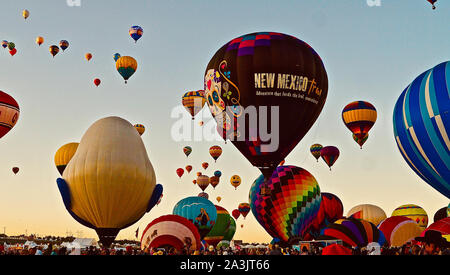 Peking, USA. 7 Okt, 2019. Heißluftballons am Albuquerque International Balloon Fiesta in Albuquerque, New Mexiko, die Vereinigten Staaten gesehen, am 7. Oktober, 2019. Credit: Richard Lakin/Xinhua/Alamy leben Nachrichten Stockfoto