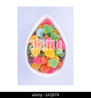Bonbons oder Gelee Bonbons auf weißem Hintergrund neue Stockfoto