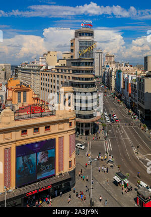 Madrid, Spanien - 4. Juni 2017: Luftaufnahme der ikonischen Edificio Aas oder Capitol Gebäude mit Schweppes Werbung auf Gran Via Einkaufsstraße Stockfoto