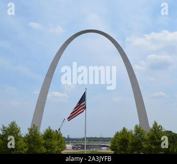 SAINT LOUIS, MISSOURI - 26. JULI 2017: Bau des Gateway Arch National Park Museum und Besucherzentrums Stockfoto