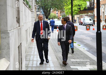 Hilary Benn MP auf den Straßen von Westminster am 8. Oktober 2019. Die Ben handeln. Stop No Deal Brexit handeln. Mitglied des Parlaments für Leeds Central. Hilary James Wedgwood Benn. Stockfoto