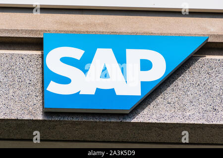 Sep 25, 2019 San Ramon/CA/USA - SAP-Logo in Ihrem Büro Campus im Osten San Francisco Bay Area; SAP-SE ist eine deutsche multinationale Software Stockfoto