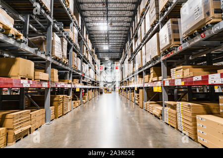 Sep 28, 2019 East Palo Alto/CA/USA - Self Service Bereich Gang bei einem der IKEA Einrichtungshäuser in der San Francisco Bay eröffnet; IKEA, einem schwedischen multinationalen Stockfoto