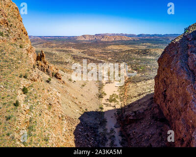 Luftaufnahme von Simpsons Gap und Umgebung im Northern Territory, Australien. Stockfoto