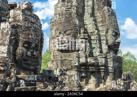 Gesichter in Stein gemeißelt in Bayon Tempel Türme, Angkor Wat, Kambodscha, Siem Reap Stockfoto