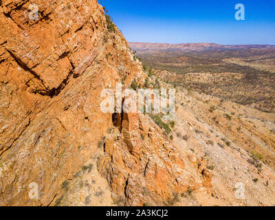 Luftaufnahme von Simpsons Gap und Umgebung im Northern Territory, Australien. Stockfoto