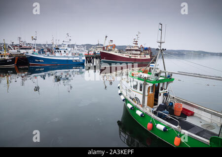 Fischereifahrzeuge, die günstig in Howth, Co Donegal, Irland Stockfoto