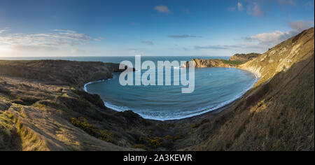 Lulworth Cove in der Morgendämmerung, Jurassic Coast, Dorset, England, Stockfoto