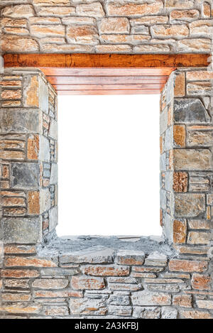 Fenster öffnen in eine Mauer aus Stein mit Holz- Sturz