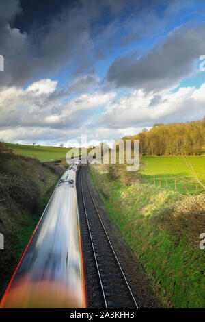 Die Exeter nach London Waterloo Bahnhof vorbei an der Milborne Port, Somerset, England, Großbritannien Stockfoto