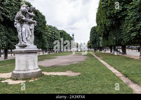 Der Tag Skulptur von jean-joseph Perraud im Jardin des Grands-Explorateurs Marco Polo und Cavelier de la Salle, Paris Stockfoto