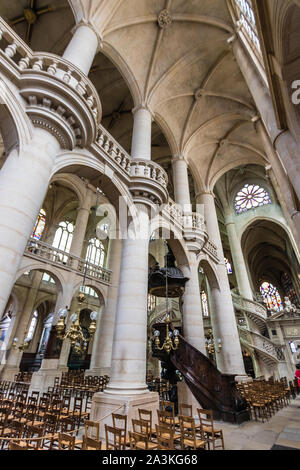 Der Innenraum der Kirche Saint-Étienne-du-Mont, Paris Stockfoto