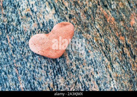 Red Stone Herz Abbildung, Meer Stein Herzform Stockfoto