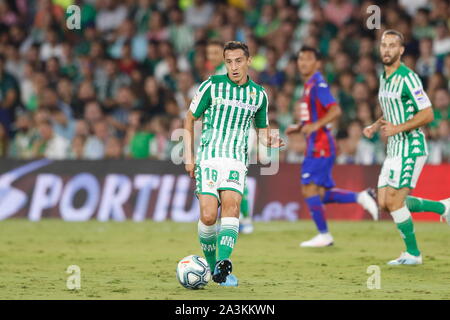 Sevilla, Spanien. 4. Okt, 2019. Andres Guardado (Betis) Fußball: Spanisch "La Liga Santander' Match zwischen Real Betis 1-1 SD Eibar im Estadio Benito Villamarin in Sevilla, Spanien. Credit: mutsu Kawamori/LBA/Alamy leben Nachrichten Stockfoto