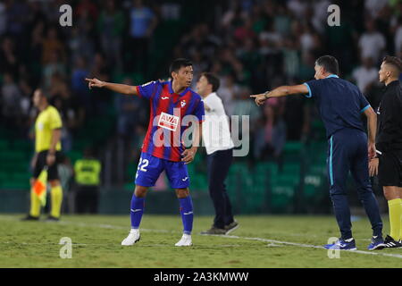 Sevilla, Spanien. 4. Okt, 2019. Takashi Inui (Eibar) Fußball: Spanisch "La Liga Santander' Match zwischen Real Betis 1-1 SD Eibar im Estadio Benito Villamarin in Sevilla, Spanien. Credit: mutsu Kawamori/LBA/Alamy leben Nachrichten Stockfoto