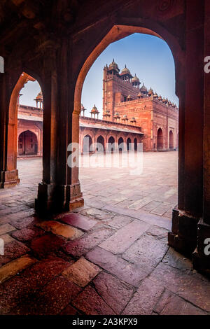 Kolonnade in Fatehpur Sikri eine 16. Jahrhundert Mughal Stadt in der Nähe von Agra, Indien Stockfoto