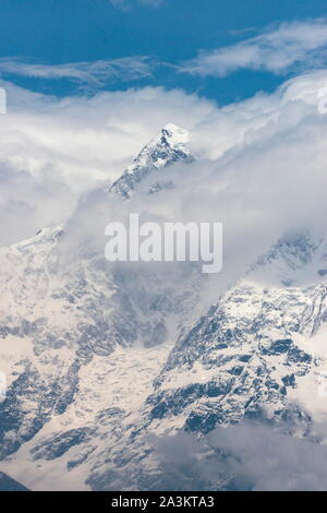 Mächtigen Himalaya von Devriya Taal, Garhwal, Uttarakhand, Indien Stockfoto