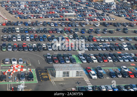 London, UK, 09. Oktober 2019. Ein Luftbild der geparkten Autos am Flughafen Heathrow in London erscheinenden wie Spielzeug Credit: Amer ghazzal/Alamy leben Nachrichten Stockfoto