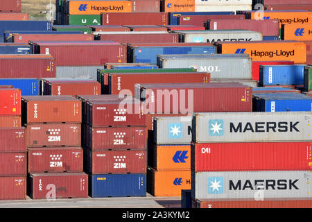 28. September 2019, Spanien, Valencia: Seefracht Container stapeln sich am 28.9.2019 in den Hafen von Valencia. Foto: Thomas Uhlemann/dpa-zentralbild/ZB Stockfoto