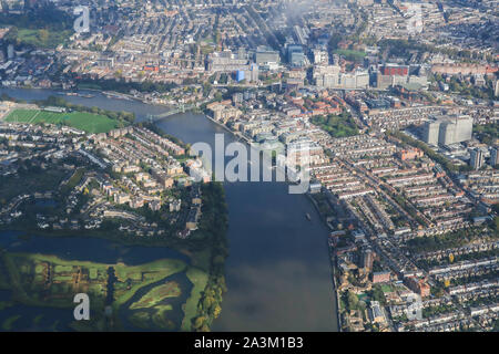 London, UK, 09. Oktober 2019. Eine Luftaufnahme von Hammersmith Bridge und die Themse an einem sonnigen Morgen Credit: Amer ghazzal/Alamy leben Nachrichten Stockfoto