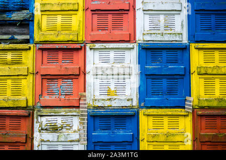 Bunte Fenster biene Warenkorb Stockfoto