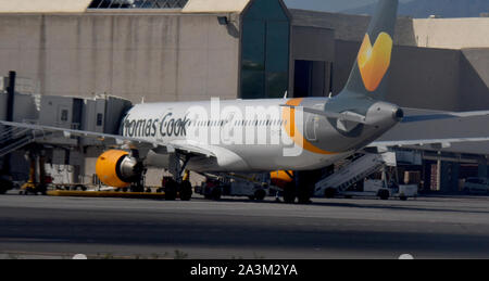 Palma de Mallorca, Spanien. 24 Sep, 2019. Ein Airbus A 321-211 der Fluggesellschaft Thomas Cook für Check-in am 24.9.2019 am Terminal des Flughafens von Palma de Mallorca. Quelle: Thomas Uhlemann/dpa-zentralbild/ZB/dpa/Alamy leben Nachrichten Stockfoto