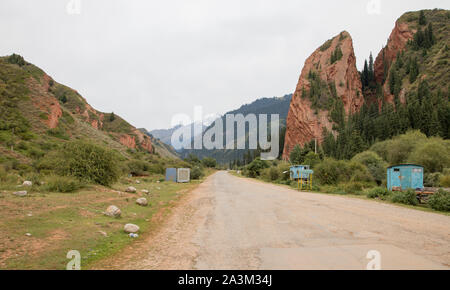 Broken Heart Rock in Kirgisistan Jeti, oghusen Tal der sieben Stiere Tal in djrty - oguz George in der Nähe von karakol Stockfoto