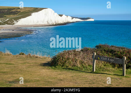 Cuckmere Haven auf der Küste von East Sussex, nach Osten in Richtung der Sieben Schwestern Kreidefelsen, an der Südküste von England Stockfoto