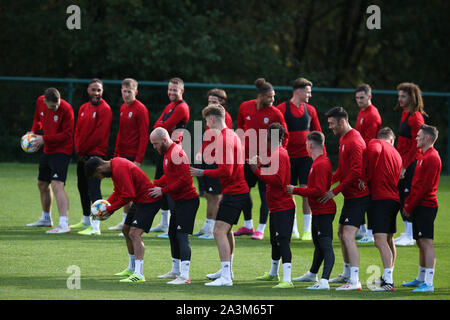 Cardiff, Großbritannien. 09 Okt, 2019. Wales Spieler während der Wales Football Team Training an der Vale Resort Hensol, in der Nähe von Cardiff am Mittwoch, 9. Oktober 2019. Das Team bereiten sich auf ihre bevorstehende UEFA Euro 2020 quailfier entfernt gegen die Slowakei morgen. pic von Andrew Obstgarten/Alamy leben Nachrichten Stockfoto