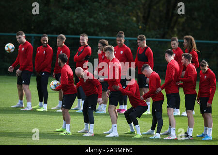 Cardiff, Großbritannien. 09 Okt, 2019. Wales Spieler während der Wales Football Team Training an der Vale Resort Hensol, in der Nähe von Cardiff am Mittwoch, 9. Oktober 2019. Das Team bereiten sich auf ihre bevorstehende UEFA Euro 2020 quailfier entfernt gegen die Slowakei morgen. pic von Andrew Obstgarten/Alamy leben Nachrichten Stockfoto