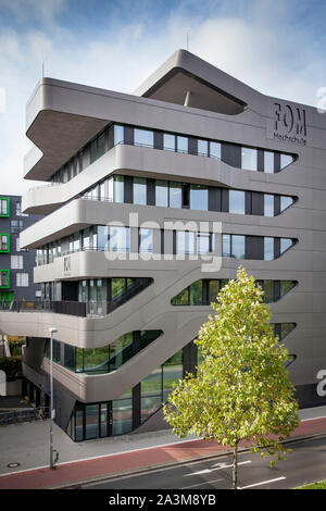 Die FOM Fachhochschule für Ökonomie und Management auf Toulouser Allee, Quartier Central, Stadtteil Derendorf, Düsseldorf, Nordrhein Stockfoto