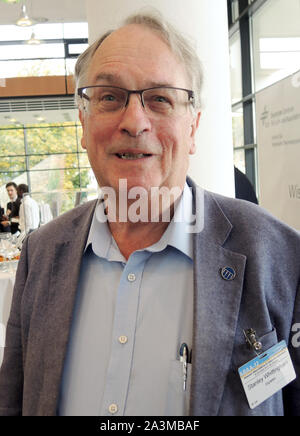 Ulm, Deutschland. 09 Okt, 2019. Chemiker Stanley Whittingham, ist an einem internationalen Kongress der Batterie nach dem Nobelpreisträger für Chemie im Jahr 2019 benannt. Der diesjährige Nobelpreis in Chemie geht an den US-Amerikaner John Goodenough (in Jena geboren), Stanley Whittingham (in Großbritannien geboren) und Akira Yoshino (Japan) für die Entwicklung von Lithium-Ionen-Batterien. Dies wurde von der Königlichen Schwedischen Akademie der Wissenschaften am 09.10.2019 in Stockholm bekannt gegeben. Quelle: dpa Picture alliance/Alamy leben Nachrichten Stockfoto