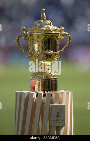 Saitama, Japan. 9. Okt., 2019. Der Rugby World Cup Trophäe'' Die Webb Ellis Cup'' auf dem Display vor Beginn der Rugby World Cup 2019 Pool C Match zwischen Argentinien und USA an Kumagaya Rugby Stadium, in der Nähe von Tokio. Argentinien besiegt USA 47-17. Credit: Rodrigo Reyes Marin/ZUMA Draht/Alamy leben Nachrichten Stockfoto