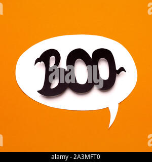 Buh big Text in der Sprechblase für Halloween Party Stockfoto