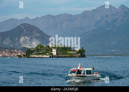 Den Lago Maggiore und die Borromean-Borromee Lombardy-Piedmont Inseln, Stresa, Italien. September 2019 hier: Isola Bella (lit. "Schöne Insel") ist eingeschaltet Stockfoto